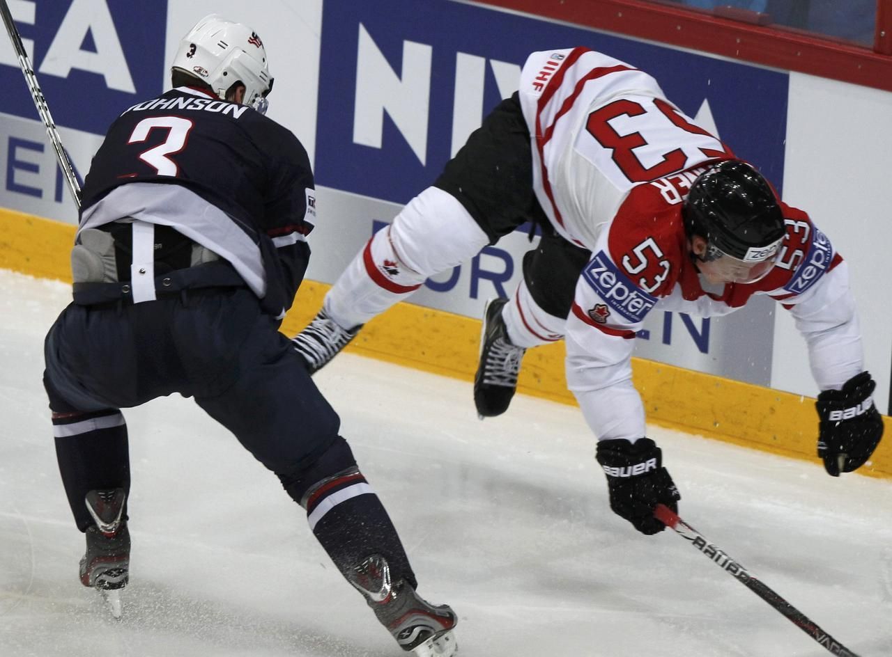 MS v hokeji 2012: USA - Kanada (Johnson, Skinner, střet)