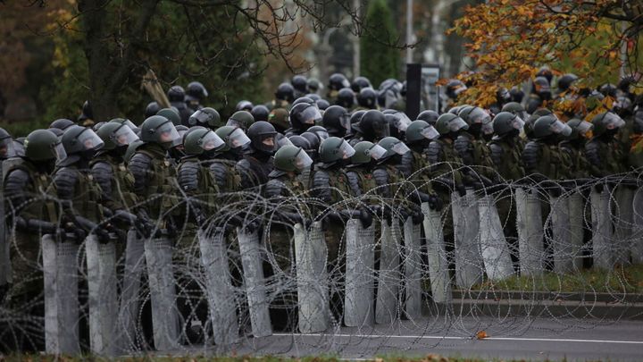 Běloruská policie zatkla při protestech 170 lidí včetně novinářů