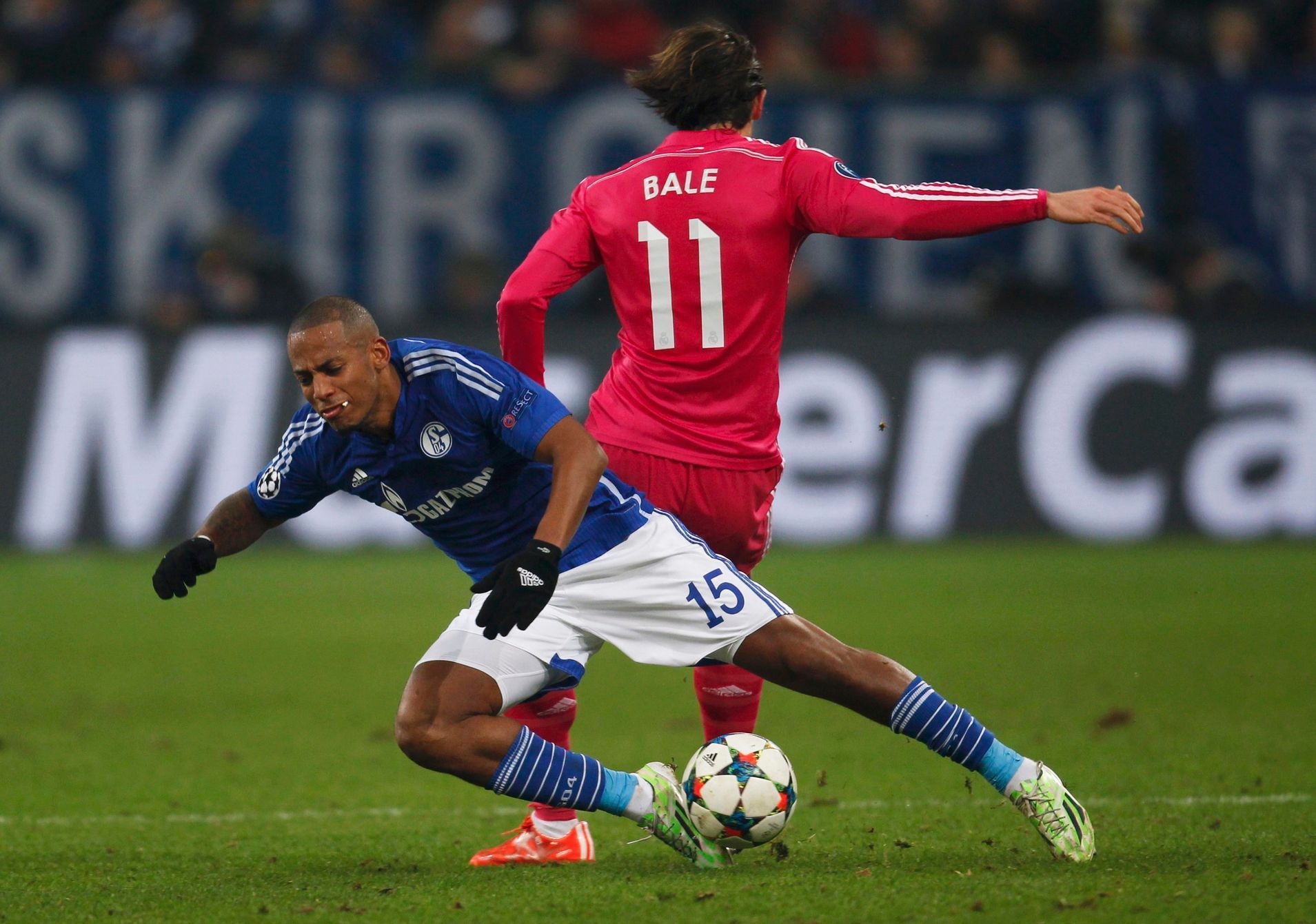 LM: Schalke 04-Real Madrid: Dennis Aogo - Gareth Bale (11)