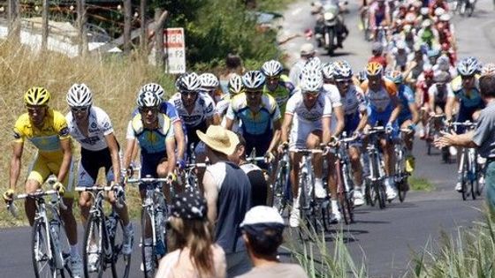 Tour de France spěje do finále. Contador před Paříží drží žlutý trikot