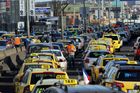 Taxikáři paralyzovali Prahu. Zaslouží si víc peněz, ceny se neměnily devět let, tvrdí Rubeš