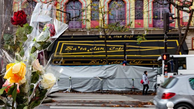 Koncertní sál Bataclan po teroristických útocích v Paříži.