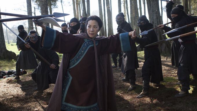 Ikona hong-kongského akčního filmu Michelle Yeoh je jedinou hvězdou z prvního dílu Tygra a draka, která hraje také ve „dvojce“. Proslavila se i jako Bond girl.