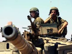 Izrael hrozí drtivou ofenzívou, pokud palestinští únosci zadržovaného vojáka nepropustí.