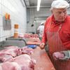 Hyperkmarket Globus - příprava masa, řeznictví, řezník Pavel Holeček