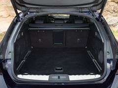 Objem zavazadlového prostoru odpovídá Fabii Combi. Berte to jako důkaz toho, jak je malá Škoda uvnitř velká.