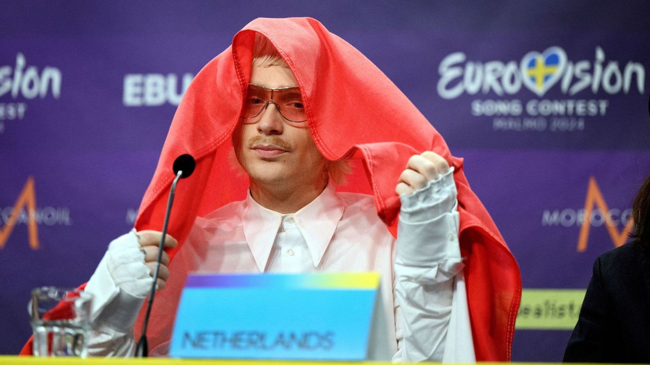 "Je to bezprecedentní." Z Eurovize krátce před finále vyloučili nizozemského zpěváka