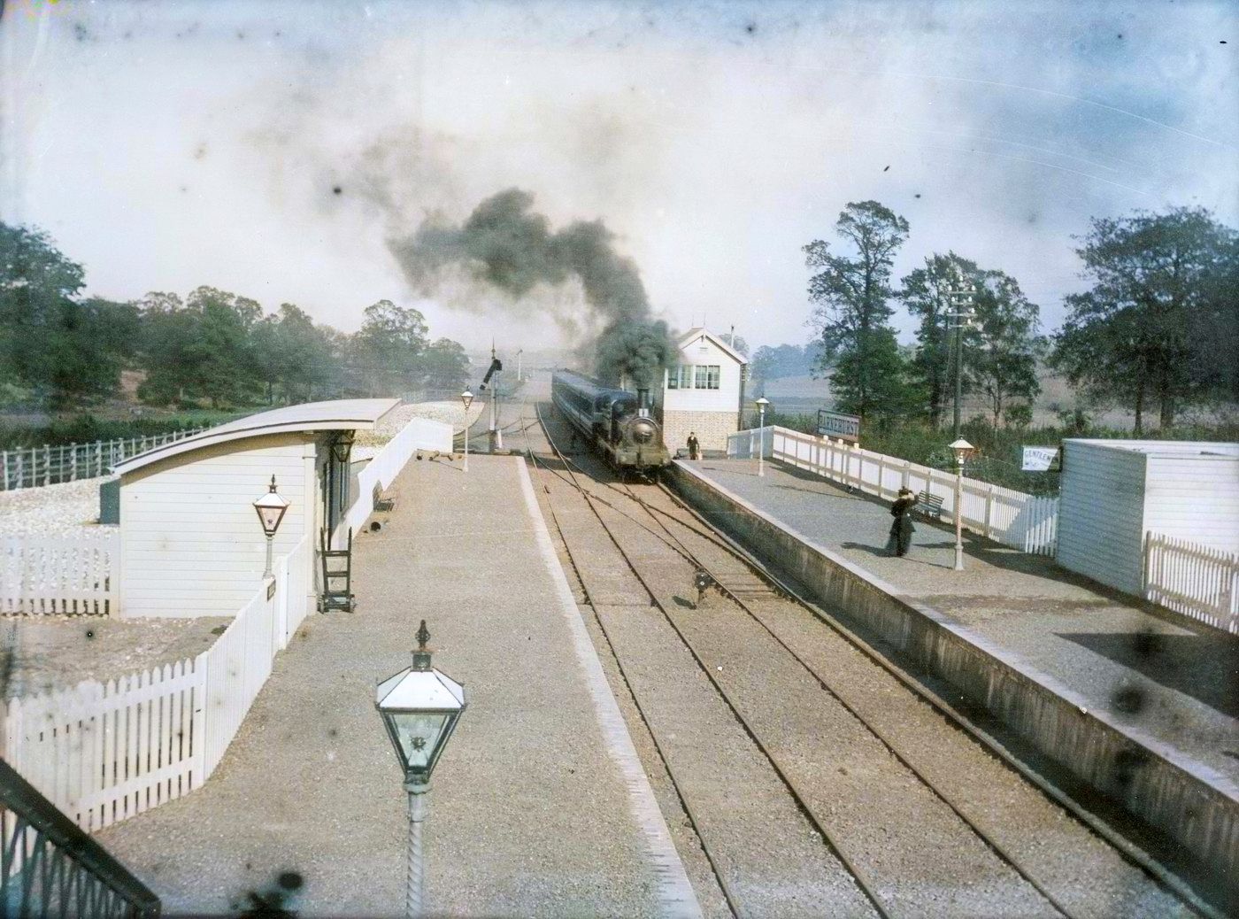 Tenkrát na železnici. Dým, pára a nostalgie: Kolorované poklady z kolejí dávných časů, železnice, historie, výročí, Magazín, kolorované fotografie