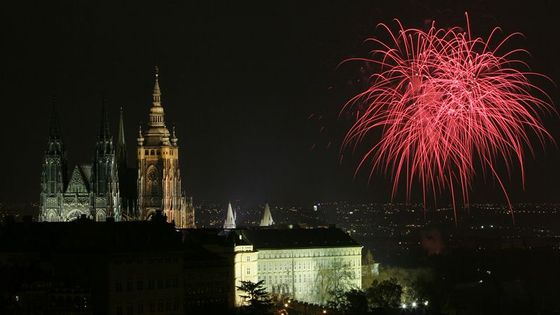 Hra světel. Novoroční ohně nad Prahou