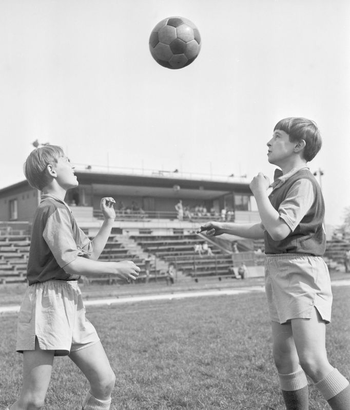 Trénink žáků v roce 1969 (východní tribuna)