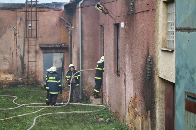 Požár strojírenské firmy v Holoubkově na Rokycansku