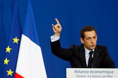 Mračna nad Sarkozym. Policie šetří údajné úplatky