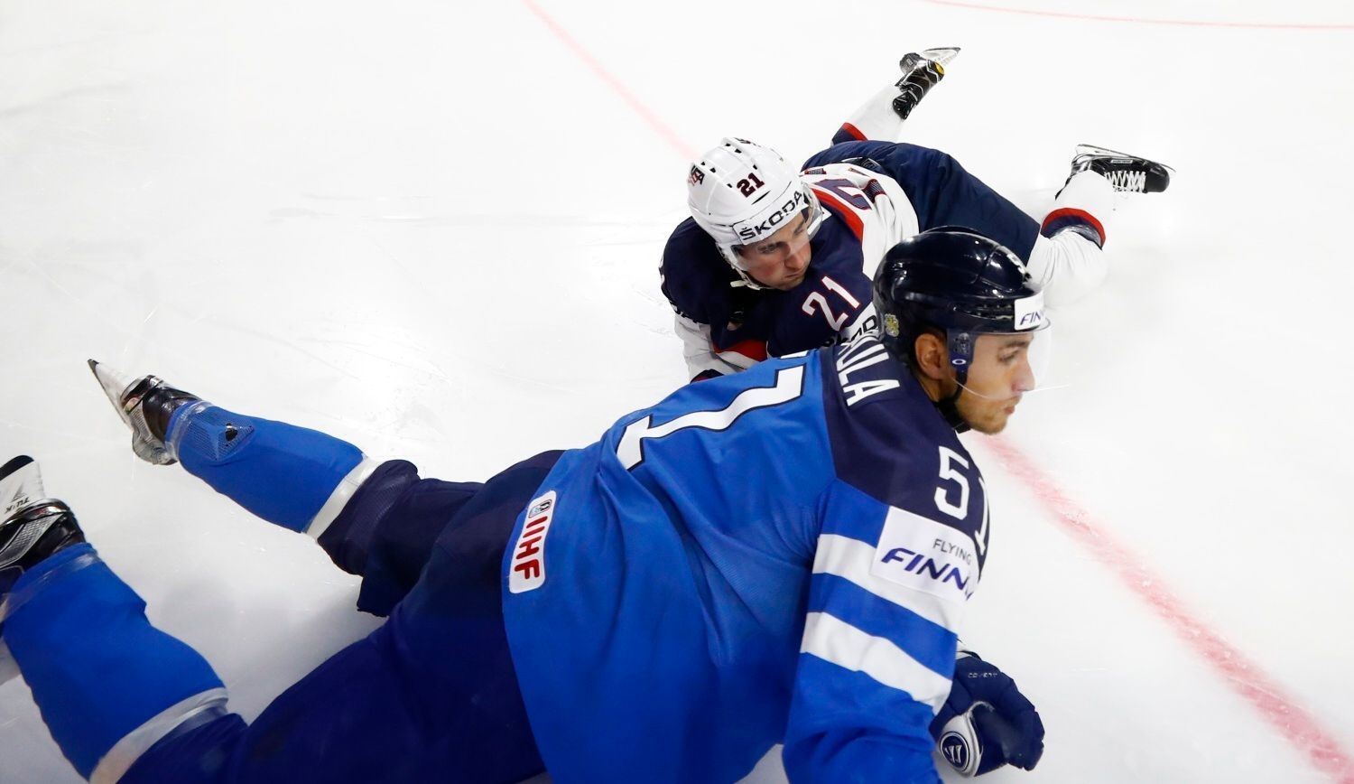 MS 2017, Finsko-USA: Valtteri Filppula -  Dylan Larkin