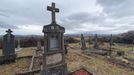 Po vesnici Lieskovec zůstal jen hřbitov.