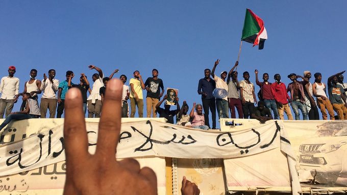 Velké protesty v Súdánu. Snímek z letošního dubna.