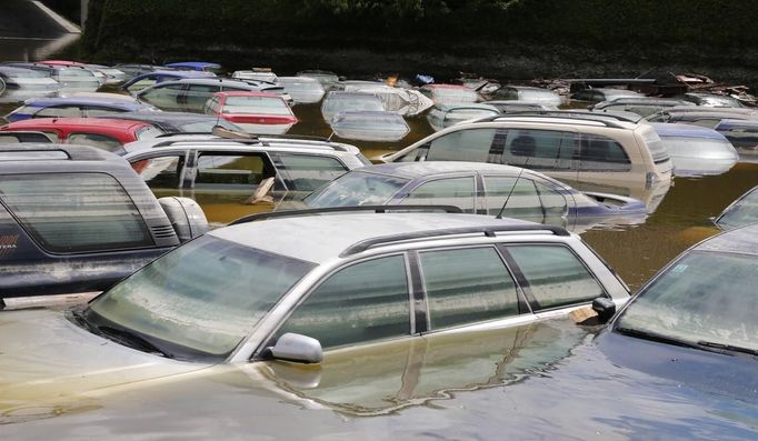 Cars emerge from the subsiding floods of the Danube river at a car dealership in Fischerdorf, a suburb of the eastern Bavarian city of Deggendorf June 10, 2013. Tens of thousands of Germans, Hungarians and Czechs were evacuated from their homes on Wednesday as soldiers raced to pile up sandbags to hold back rising waters in the region's worst floods in a decade. REUTERS/Wolfgang Rattay (GERMANY - Tags: POLITICS DISASTER)