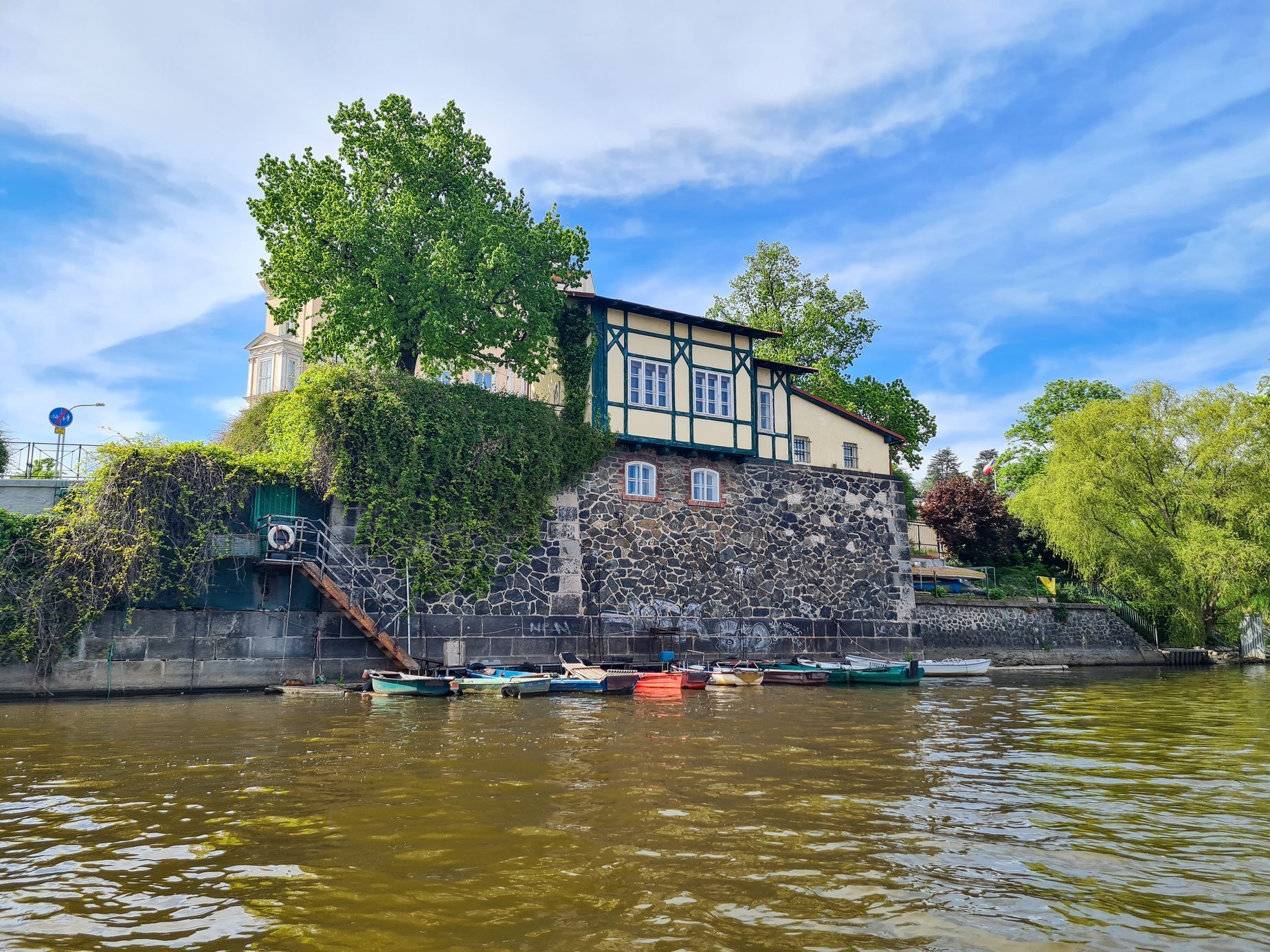Praha Vltava historická centrum Čertovka