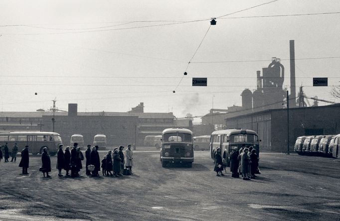 Ukázka z nové knihy Ondřeje Durczaka a Jiřího Siostrzonka "Zrození
metropole. Ostrava ve fotografiích padesátých a šedesátých let 20. století" vydané v prosinci roku 2022