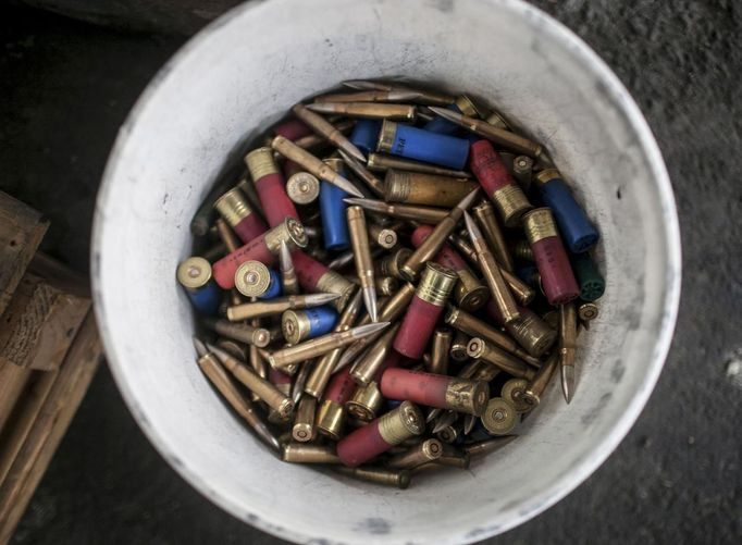 Bullets handed in to the Seattle Police Department during the gun buyback event in Seattle, Washington January 26, 2013. Participants received up to a $100 gift card in exchange for working handguns, shotguns and rifles, and up to a $200 gift card for assault weapons. The event lasted from 9 a.m. until shortly after noon, after the event ran out of $80,000 worth of gift cards. REUTERS/Nick Adams (UNITED STATES - Tags: POLITICS CIVIL UNREST) Published: Led. 27, 2013, 12:48 dop.