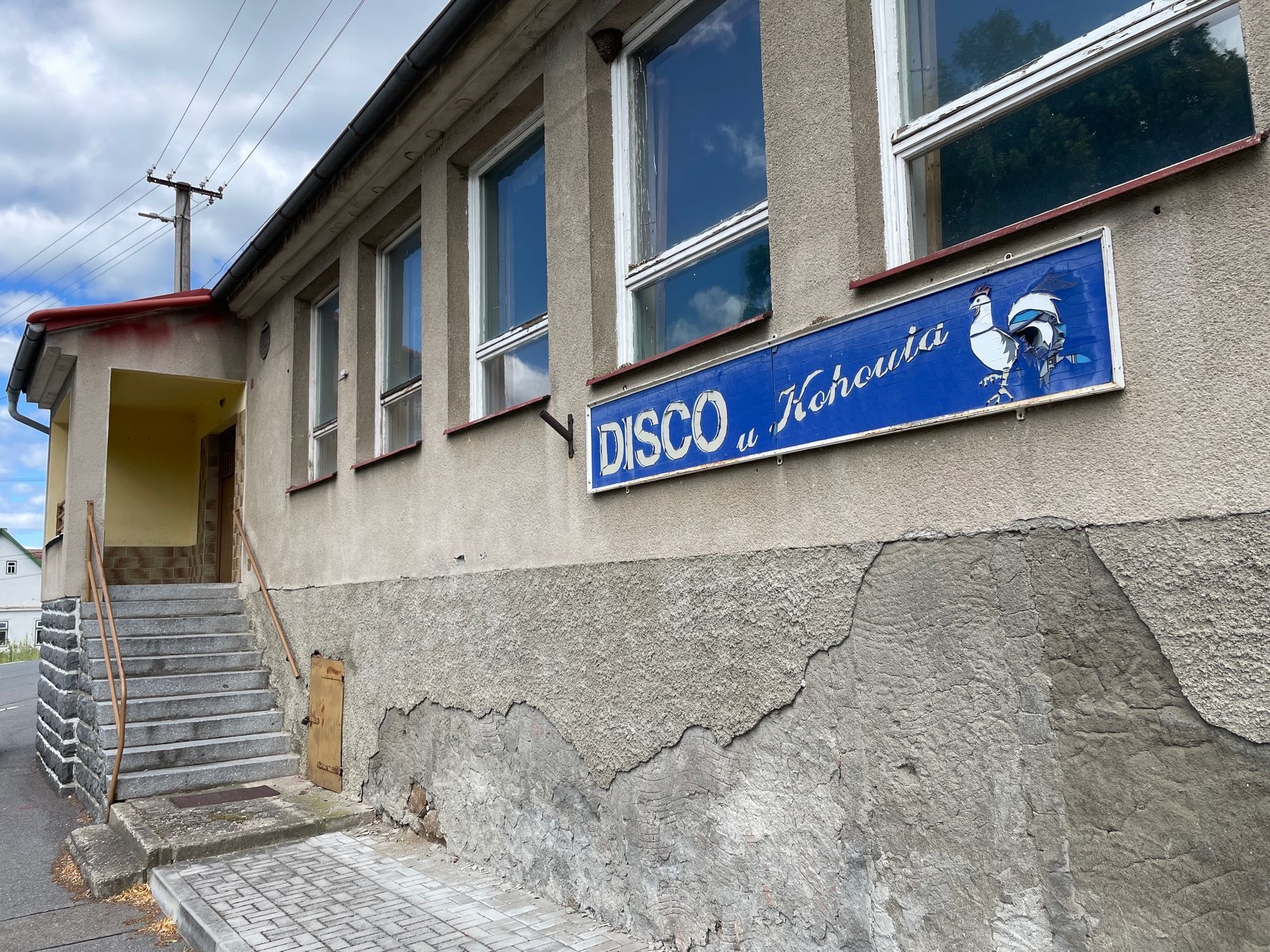 Středočeská obec Křečovice, kde se v roce 1985 natáčela komedie Vesničko má, středisková (23. 7. 2025)