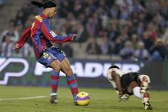 Ronaldinho do Chelsea nejde, zůstává v Barceloně