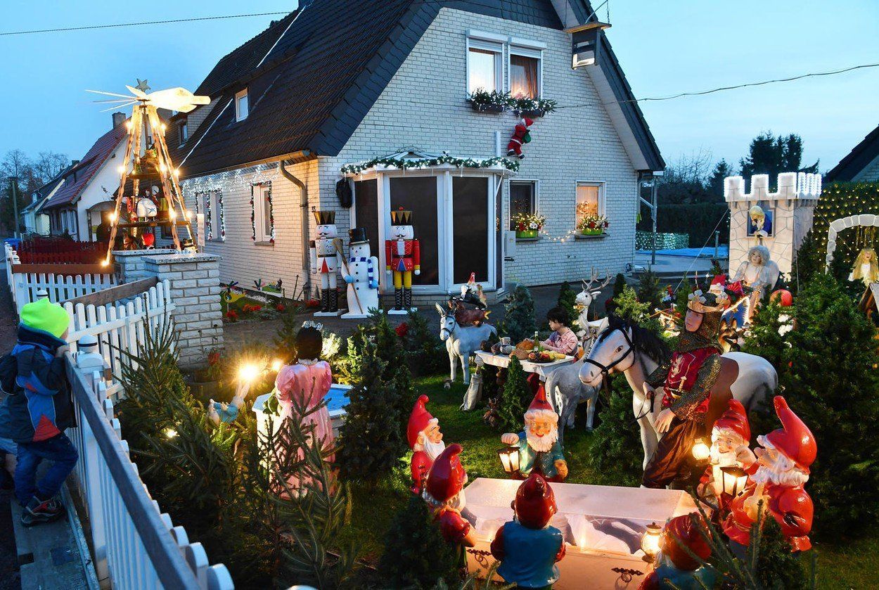 vanocni dekorace, zena