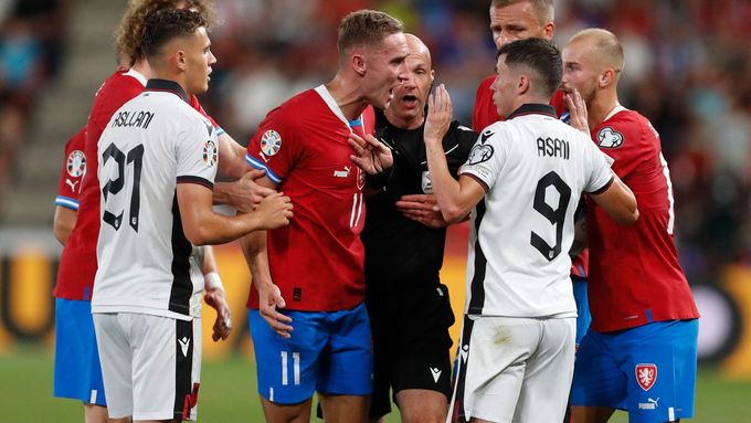 Čeští fotbalisté v utkání s Albánií