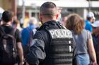 Skandál v Německu. Od policie unikají citlivá data o ženách, extremisté jim vyhrožují