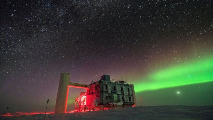 Observatoř IceCube na Antarktidě