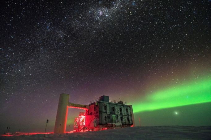 Observatoř IceCube na Antarktidě