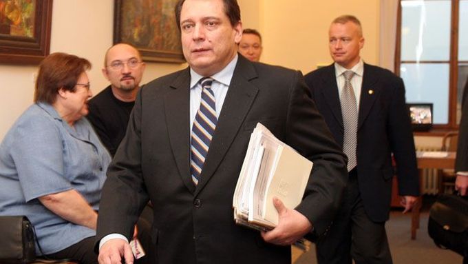Jiří Paroubek ve sněmovně.