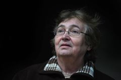 Zemřela disidentka a publicistka Petruška Šustrová. Statečná žena, reagují politici