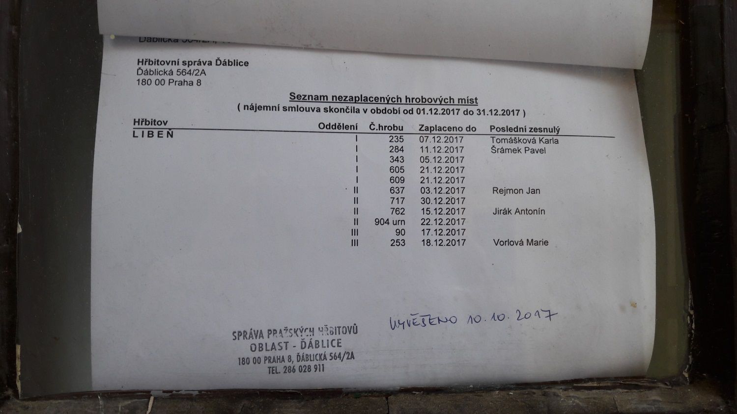 Cedule hřbitov hrob nápis vzkaz