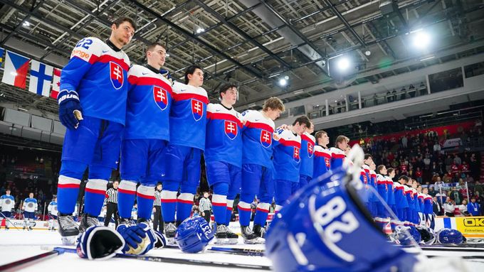 Slováci na MS juniorů na závěr skupinové fáze utrpěli výhru nad Kazachstánem.