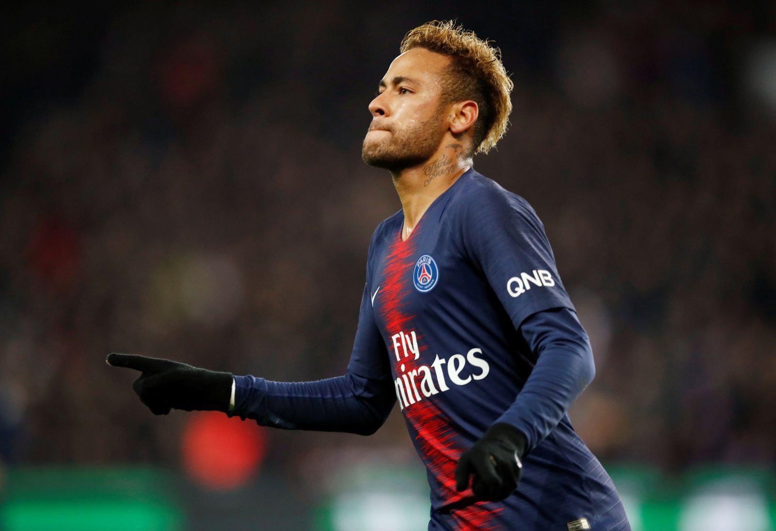 Neymar z Paris St. Germain slaví gól v síti Lille
