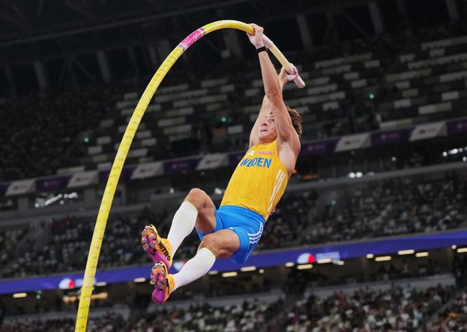 Švédský tyčkař Armand Duplantis a jeho rekord při MS v atletice 2025 v Tokiu