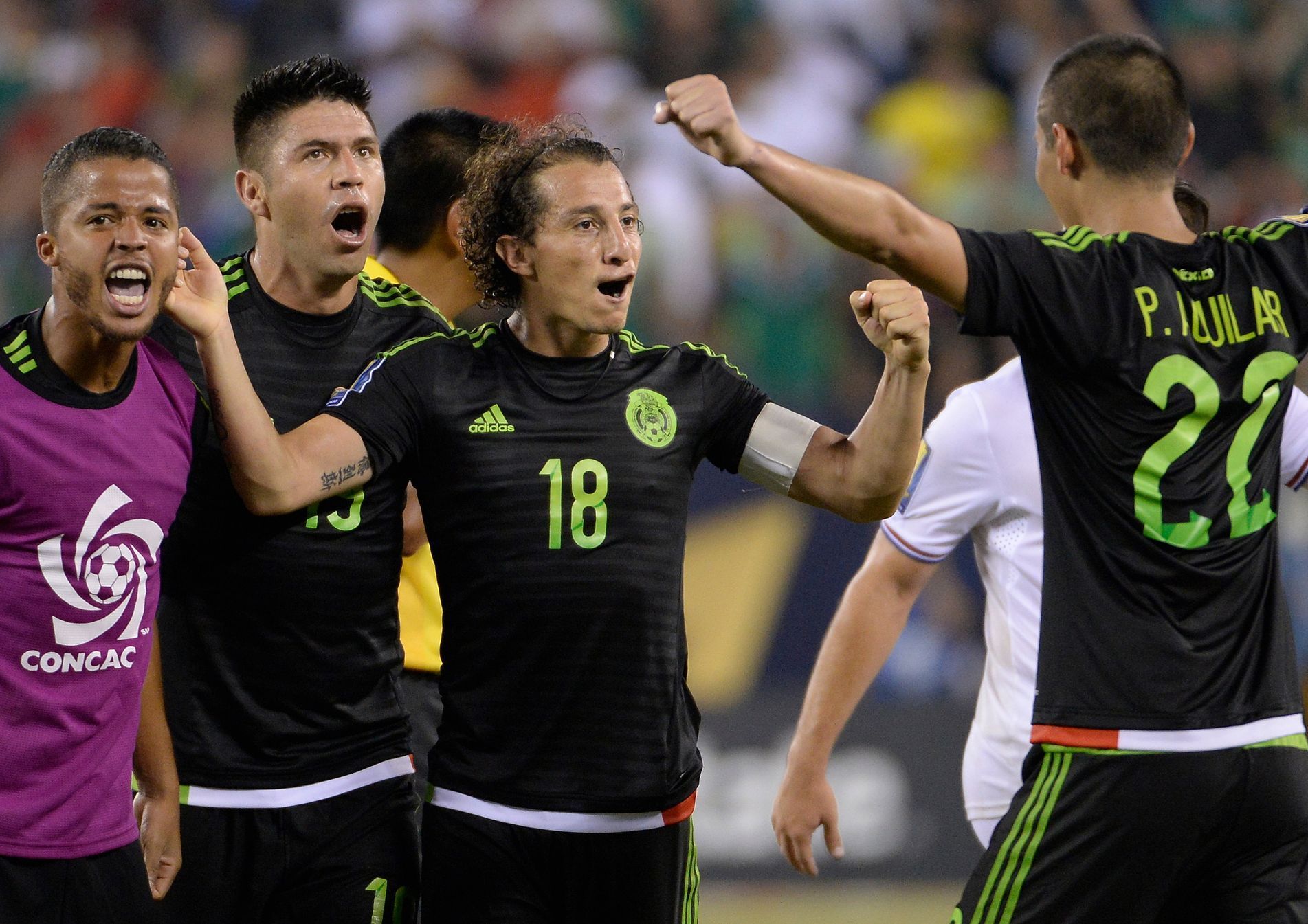 Zlatý pohár, Mexiko-Kostarika: Andres Guardado (18) z Mexika slaví gól