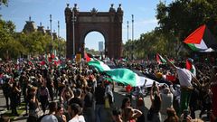 Protest in solidarity with Gaza after Sumud flotilla interception, in Barcelona