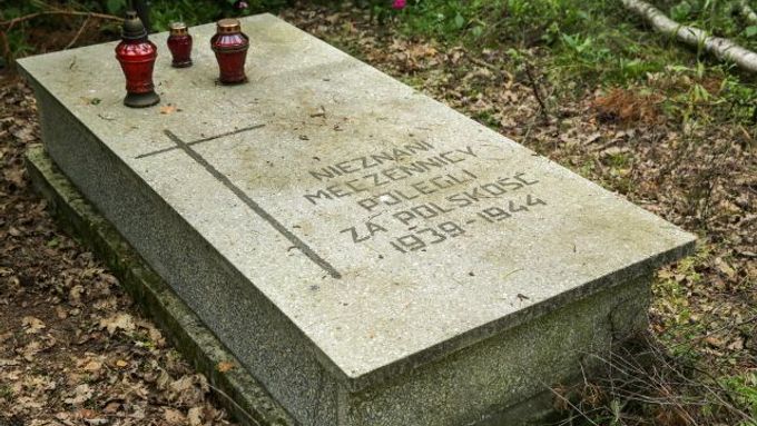 Památník obětem druhé světové války v Polsku.