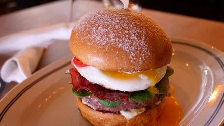 Tohle je nejlepší hamburger letošního roku. Zvládnete ho i doma