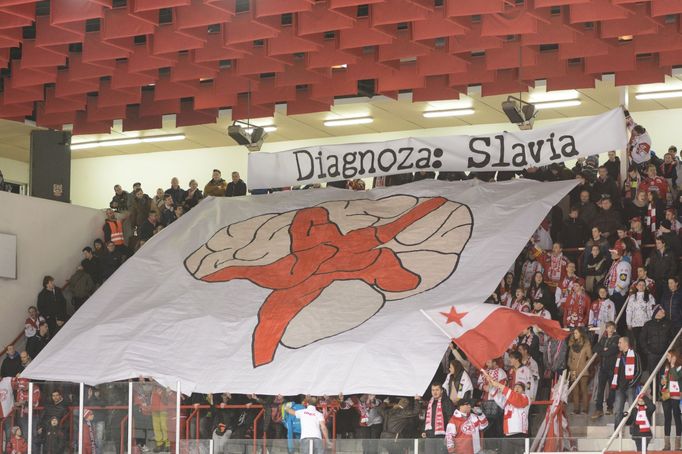 Fanoušci Slavie v Edenu