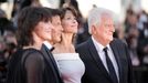 Geraldine Pailhasová, François Ozon, Sophie Marceauová a André Dussollier při premiéře filmu Tout s’est bien passé.