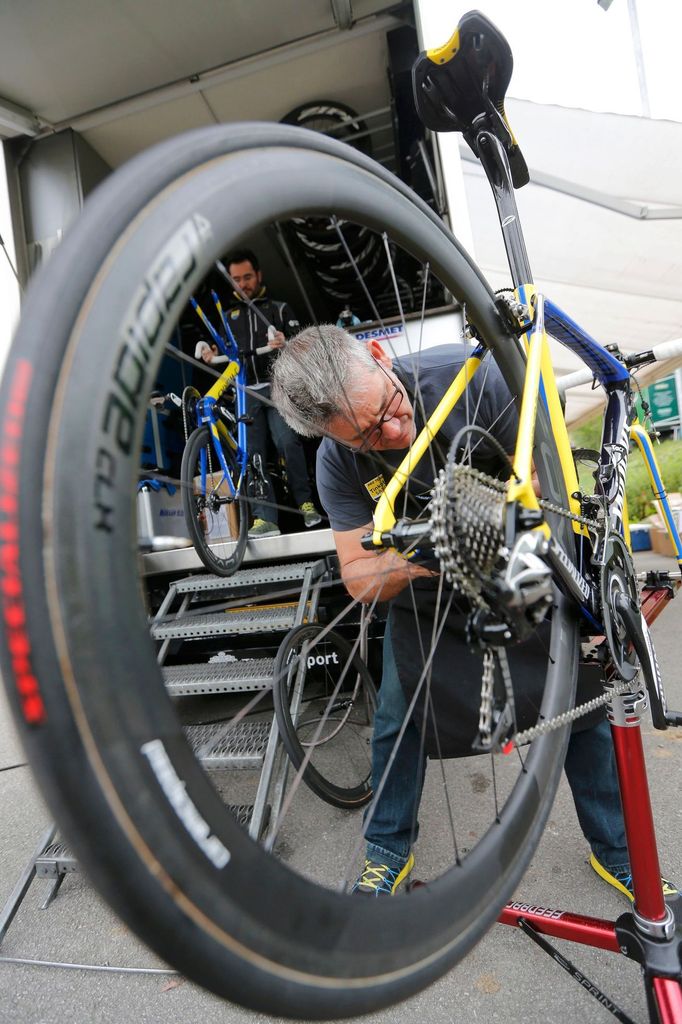 Alberto Contador trénuje v Leedsu na Tour de France 2014