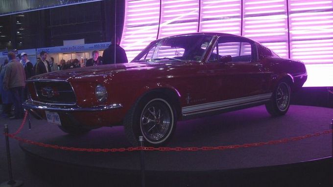 Ford Mustang na prezentaci Sony