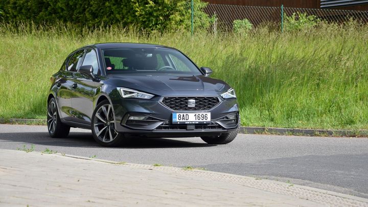 Zapomeňte na Scalu. Nový Seat Leon je skutečnou Škodou Octavia hatchback