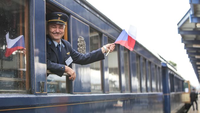 Nahlédněte do interiéru vlaku, kterým se vozili čeští prezidenti. Na nádražích už budete moct koukat povětšinou pouze skrze okna.