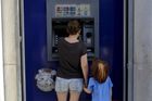 Živě: Eura mizí z řeckých bank nejrychleji v historii