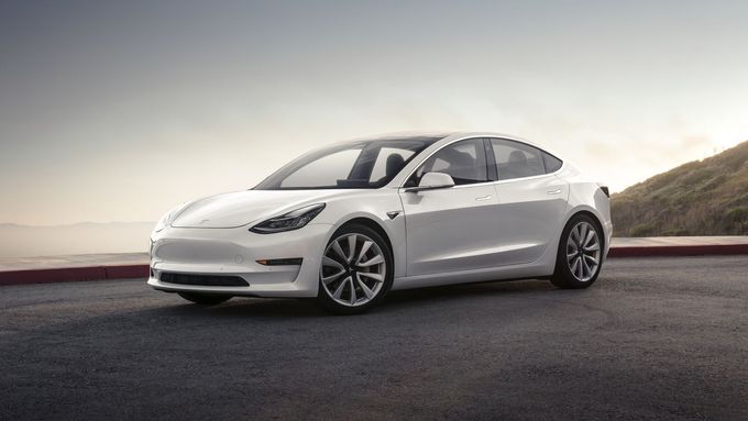 Tesla Model 3 je nejprodávanějším novým autem ve Velké Británii.