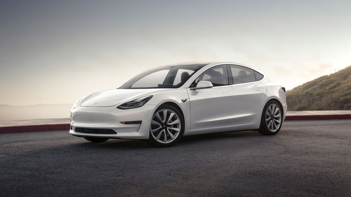 Tesla je nejprodávanější auto v Británii, roste i jinde. Trhy jsou ale skoro na nule