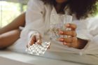 Muže málem zabila směs léku a pepře. Riziko umí odhalit test, v Česku se ale neužívá